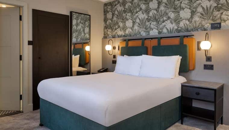 Queen Guest Room